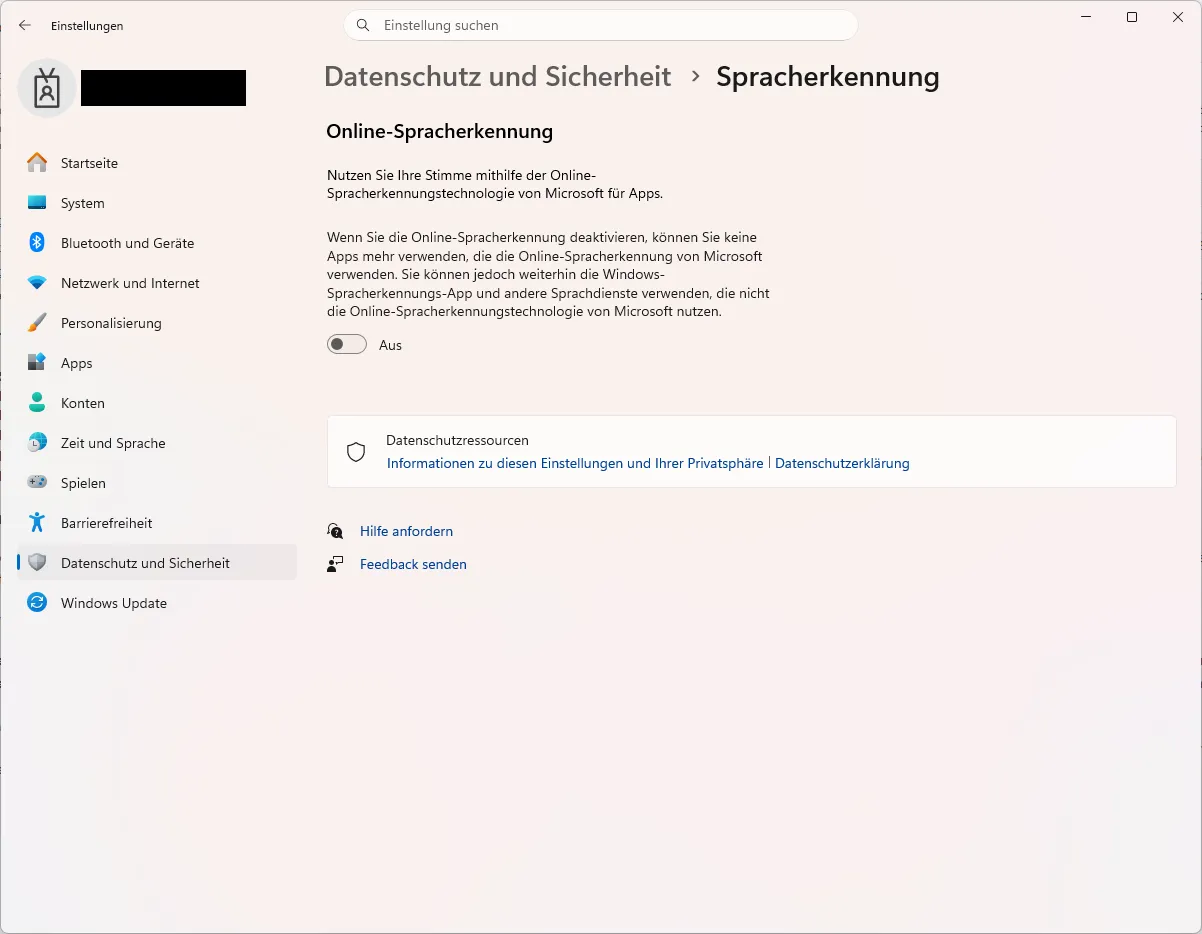 Windows-Einstellungen unter Datenschutz und Sicherheit, Spracherkennung. Der Schalter für die Online-Spracherkennung steht auf Aus. Der Beschreibungstext erklärt, dass ohne diese Option weiterhin Sprachdienste nutzbar sind, die keine Online-Spracherkennung von Microsoft verwenden